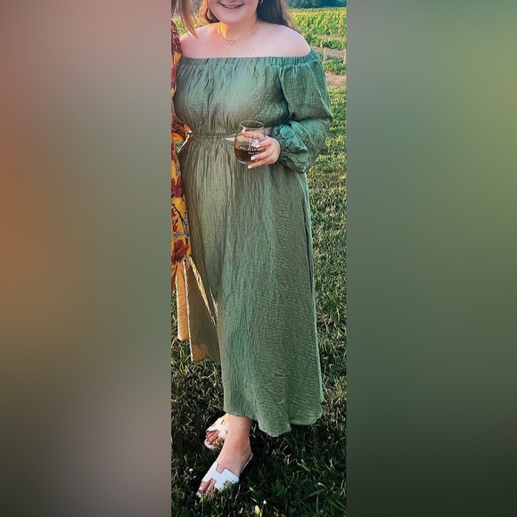 ASTR the Label Cassian Cut Off Shoulder Midi Dress - Picture 5 of 5